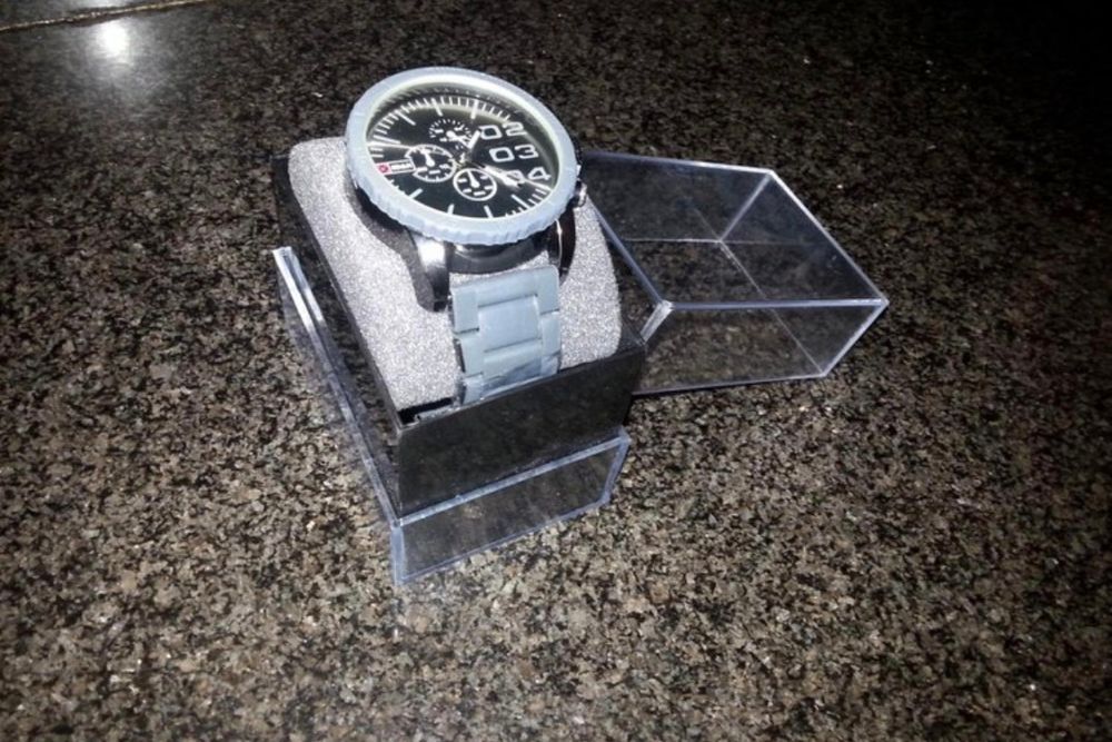 Relógio NOVO, em Caixa, Moderno, Elegante e Barato