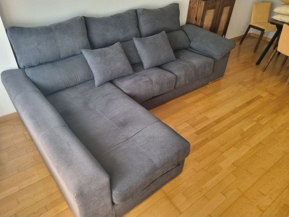 Sofá Chaise Longue 2,85m –  higienizado + Baú – Excelente Estado