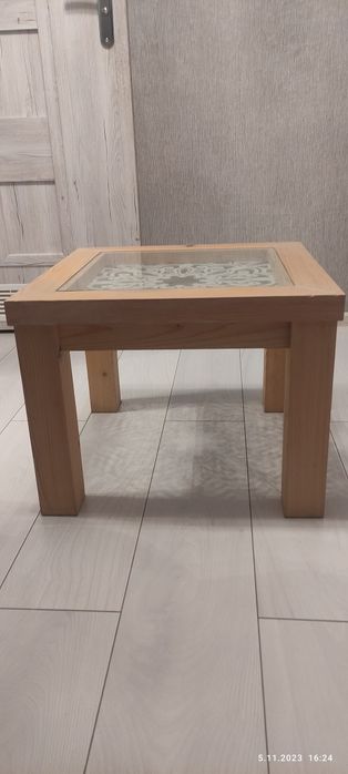 Stolik kawowy drewniany ze szkłem