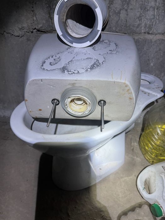 Продам унітаз/комплект Cersanit.Можна будівельникам,/або дачі.