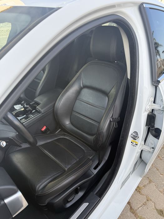 Jaguar XE Prestige Saloon