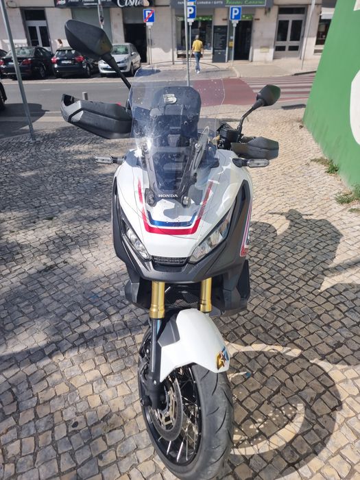 Honda x-adv 750 .