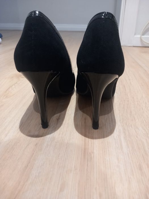 Sapatos novos pretos