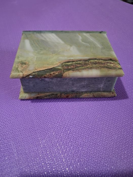 Скринька маленька онікс