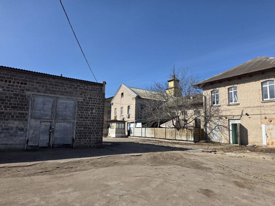 Оренда паркомісць, території під контейнер (склад) вул. Ярослава Мудрого, 2