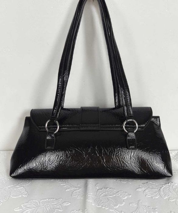 Czarna Torebka Baguette Lakierowana Y2K Klamra Nity