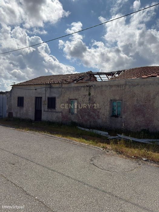Moradia T7 com Enorme Potencial em Lote Total de 5.611 m²