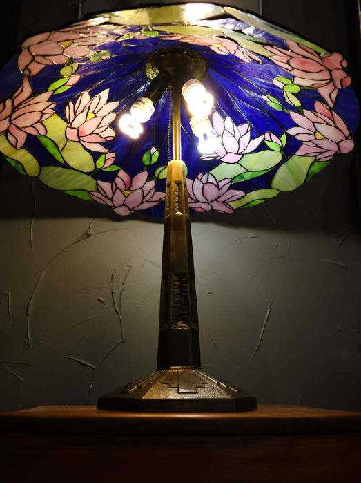 Lampa witrażowa Lilie