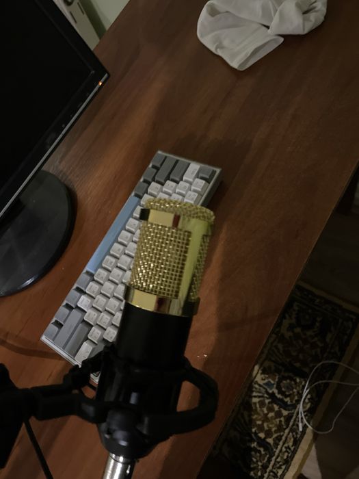 Продам микрофон студійний