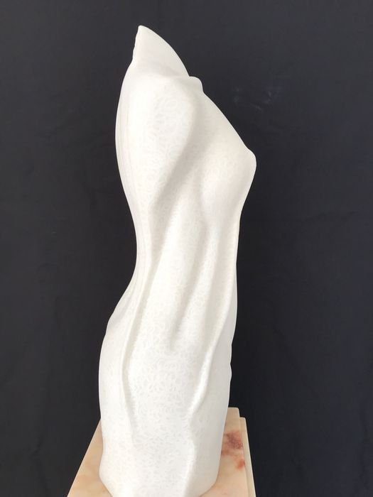 Escultura em mármore Estremoz