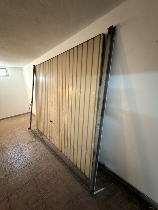 Portão de Garagem em Metal Basculante-USADO EM BOM ESTADO