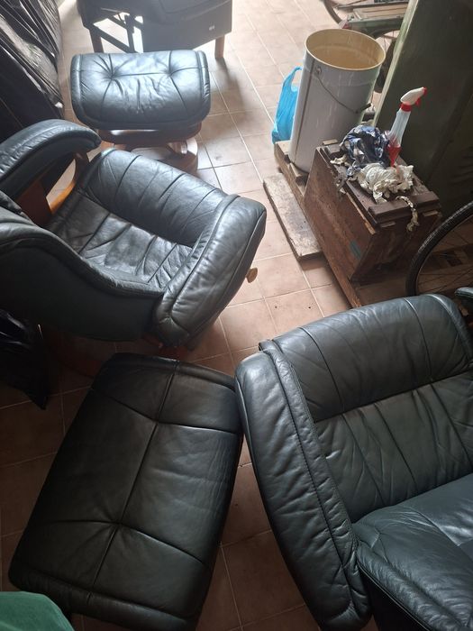 Sofás articulados  em pele  verde