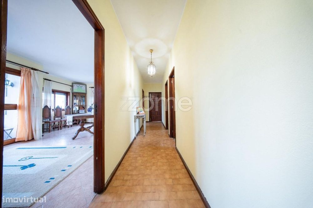 Moradia T4 com amplas áreas e elevado potencial em Mancelos