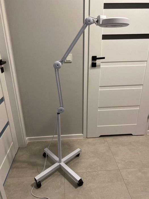 Lampa kosmetyczna z lupą 12W