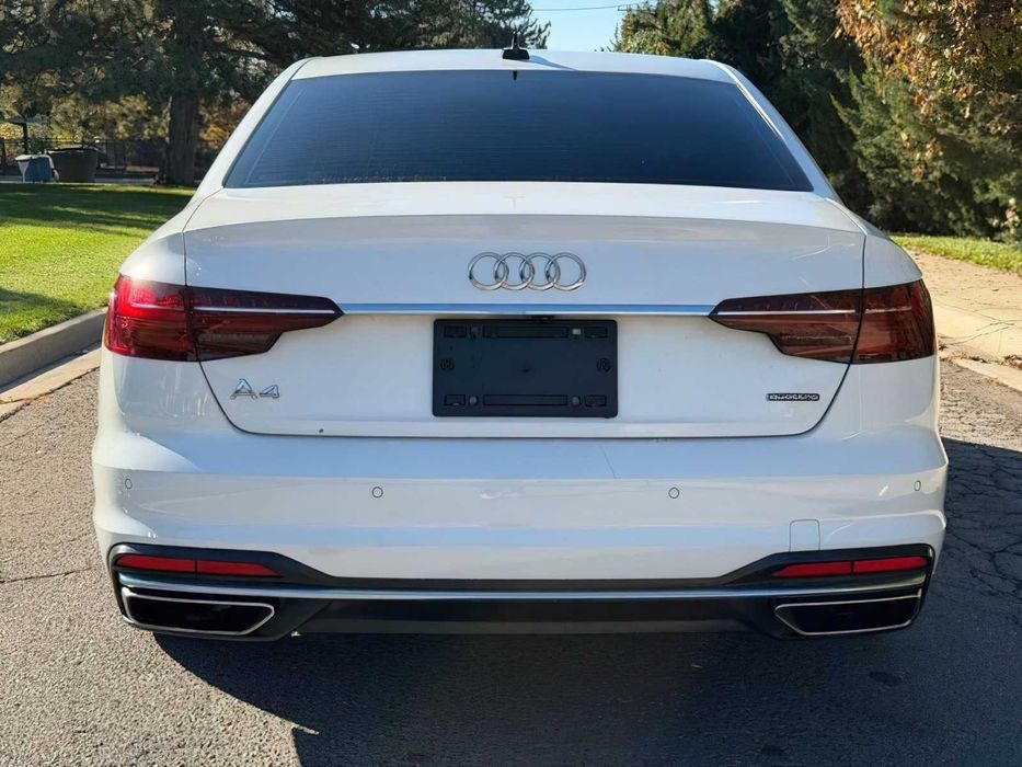 Audi A4      2022