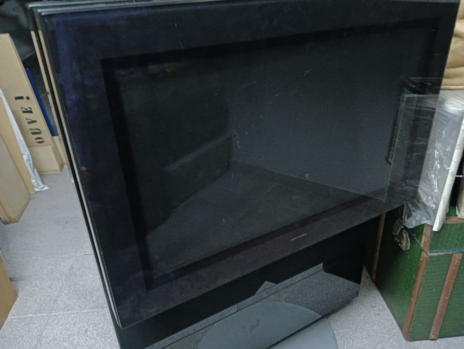 TV  B & O giratória e com leitor vhs