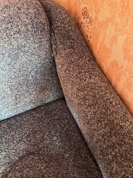 Два спальных кресла , ширина спального места 1 м., длинна 2 метра