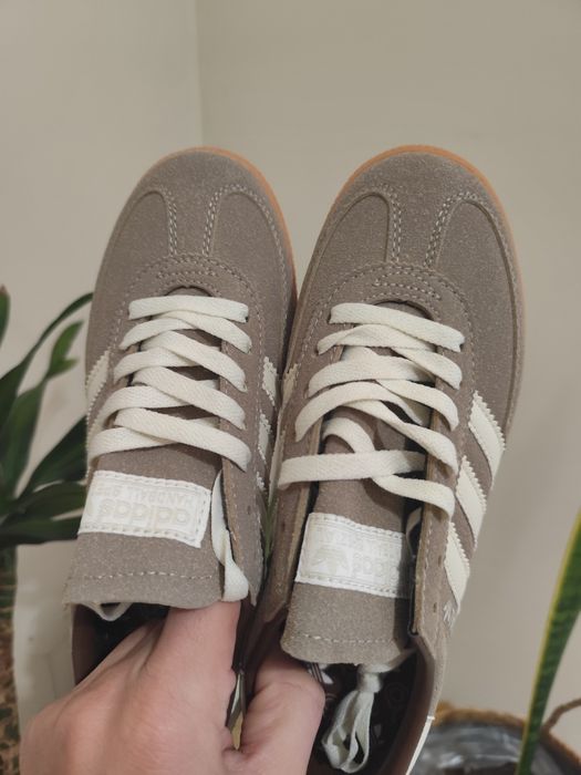 Sapatilhas Adidas tamanho 37