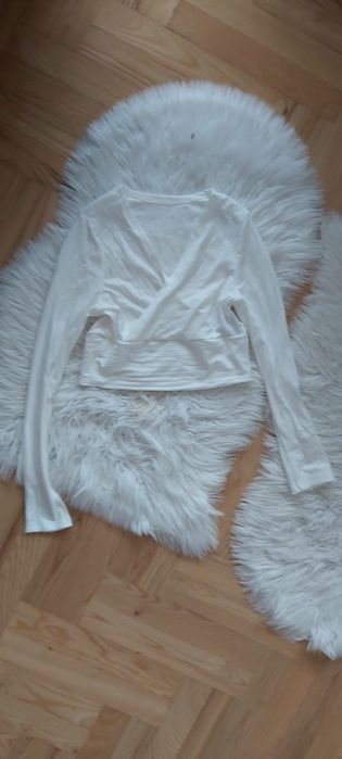 Bluzka krótka crop top shein  v serek