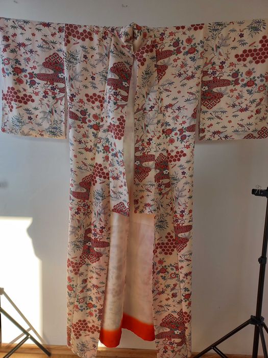 Autentyczne kremowo-czerwone kimono komon z motywem żurawi, kwiatów