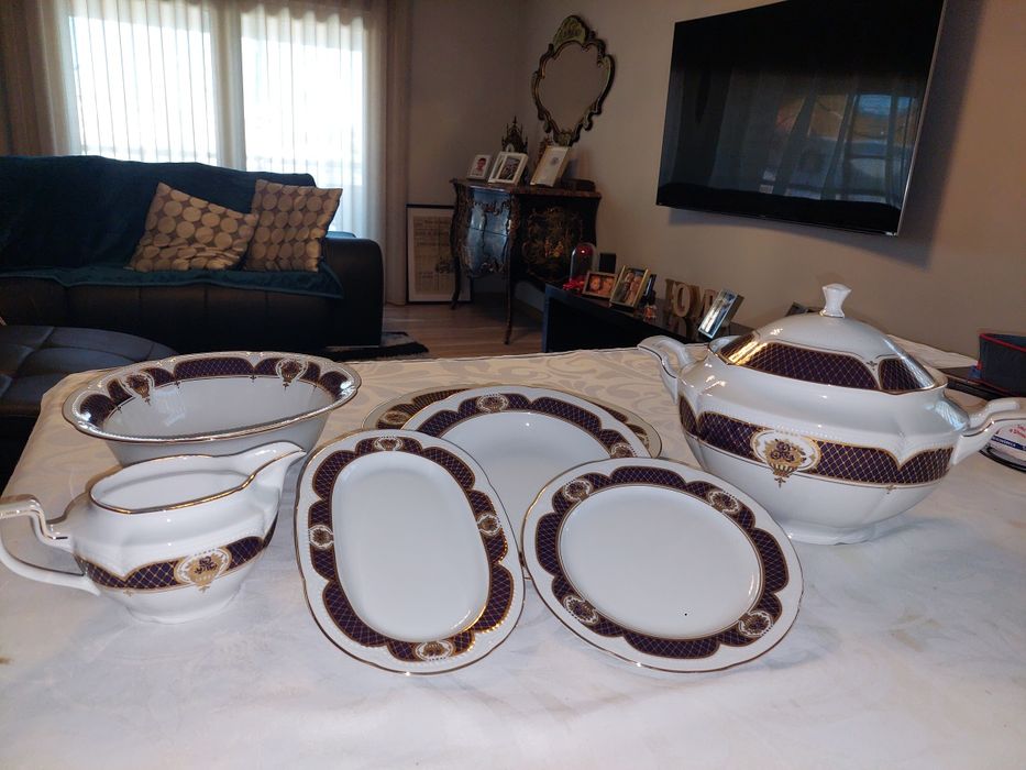 Serviço Completo de Porcelana Alemã – Graf von Henneberg – Novo (54 pe