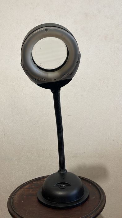 Luminaria de led com lupa aumento