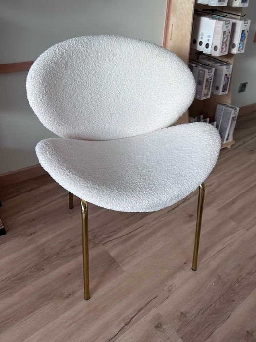 Cadeira SKLUM – bouclé bege claro com pés dourados – como nova – 50€