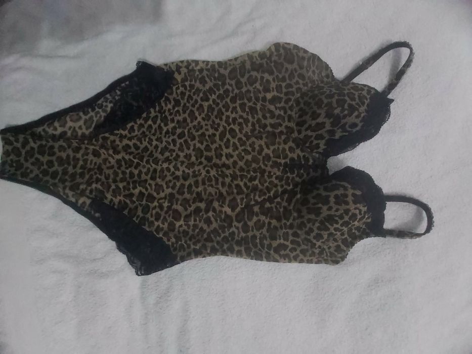 Vários peças vestuário de senhora