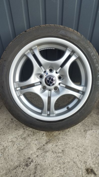 Продам на бмв 3 серії ,різноширокі,з новою резиною
