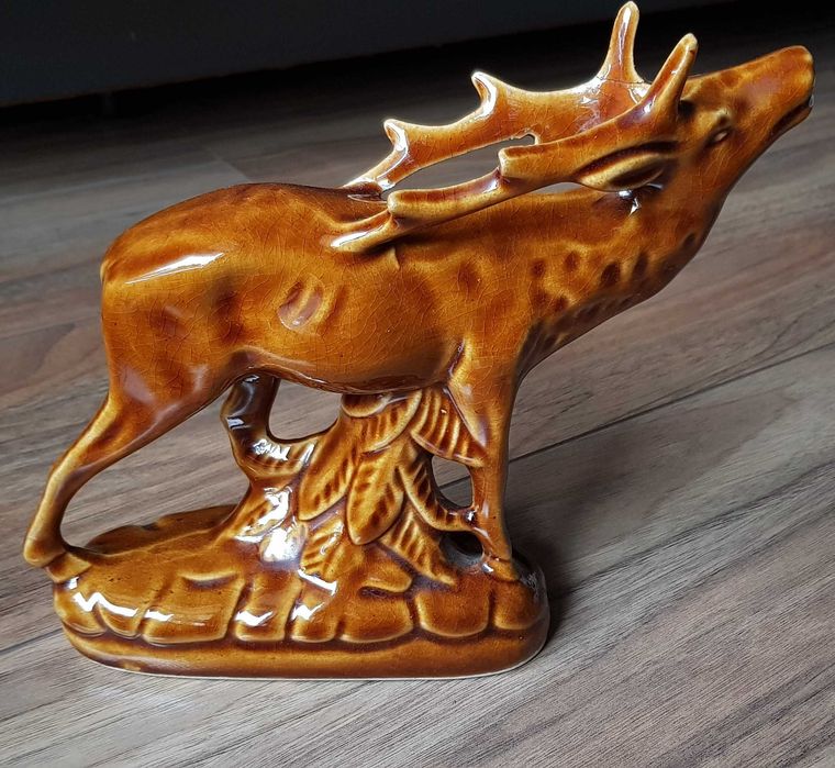 Ceramiczna figura, jeleń na rykowisku, klasyk PRL