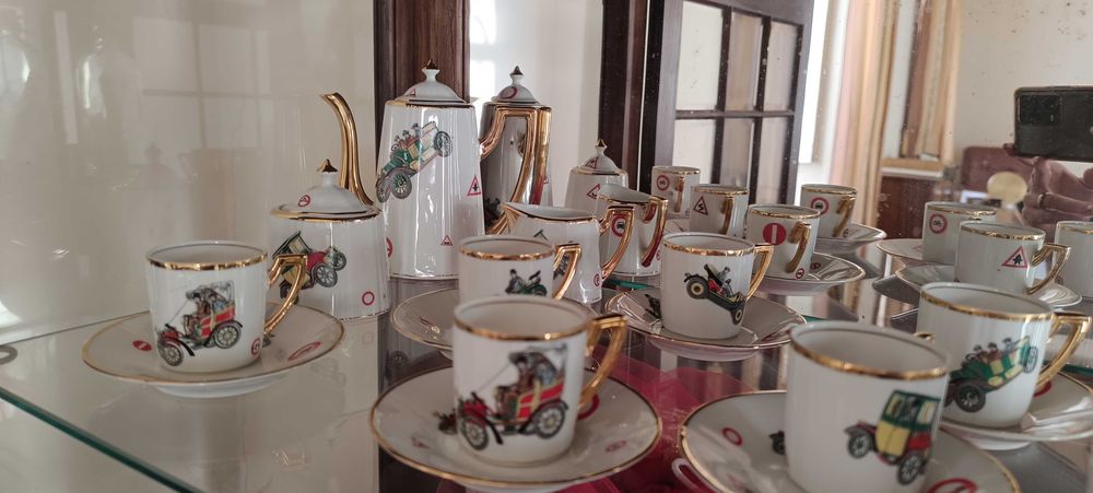 Serviço café ArteDeco motivo automobile