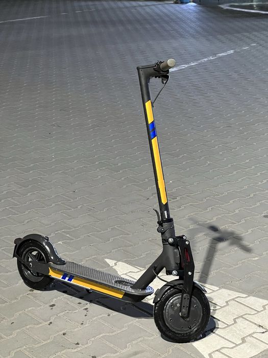 Електросамокат Xiaomi Mi Electric Scooter Essential 1S
