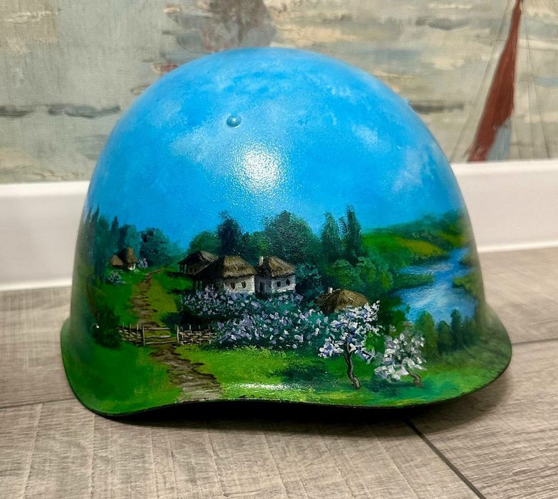Каска військова на подарунок