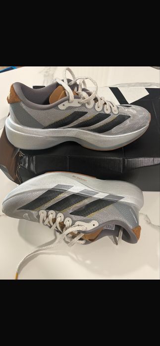 Tenis adidas cinzentos