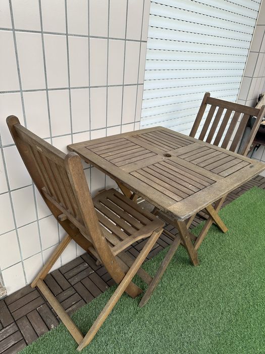 Conjunto mesa e cadeiras dobráveis