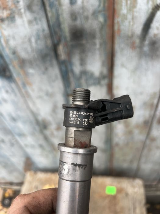 Форсунка Nissan Renault 2.0