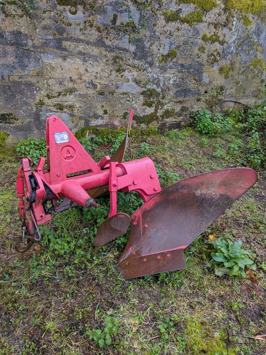 Arado trator agrícola