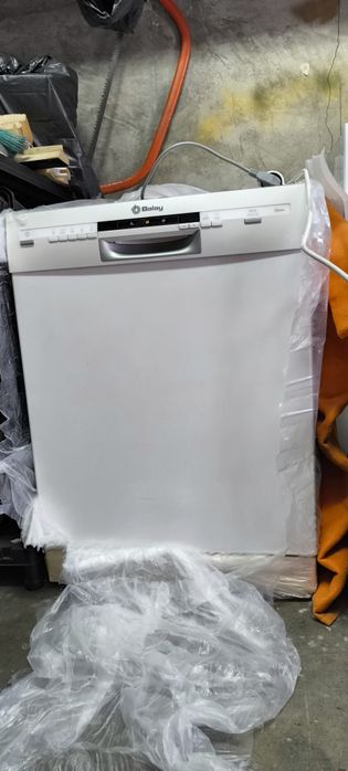 Máquina de lavar loiça Balay Como Nova.
