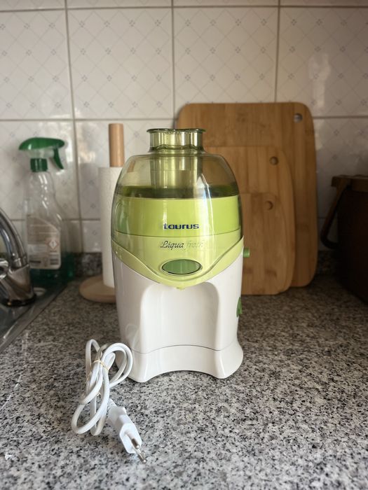 Máquina de fazer sumo Taurus Liqua Fresh