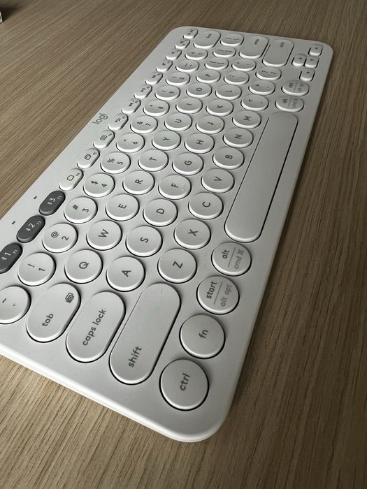 Logitech K380 – jak nowa, używana 2 dni