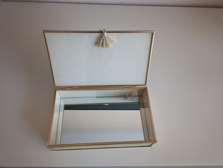 Szkatułka z lustrem