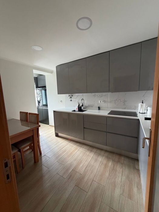 Alugo 2 quartos em Linda-a-velha