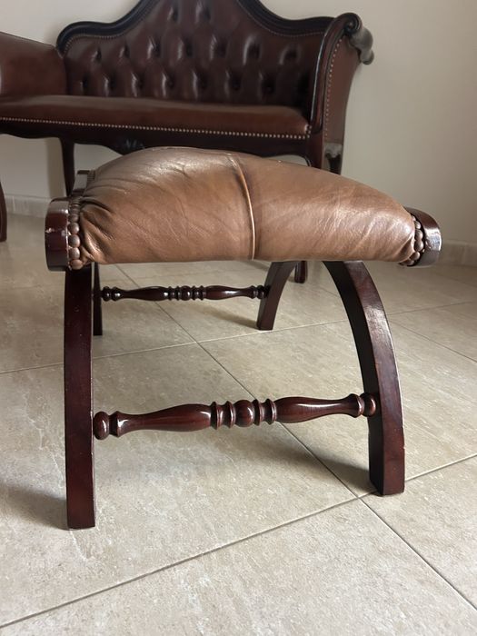 Canape em pele e banco pes