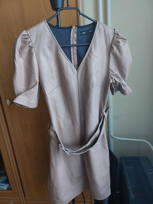 Sukienka na różne okazje a'la skóra