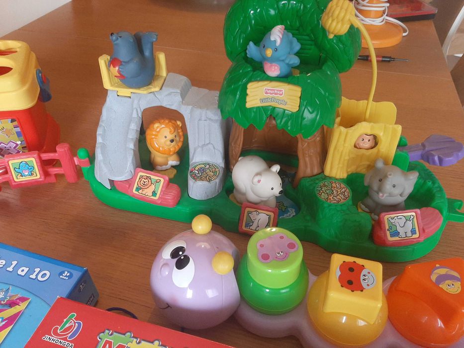 Vários Brinquedos para Criança