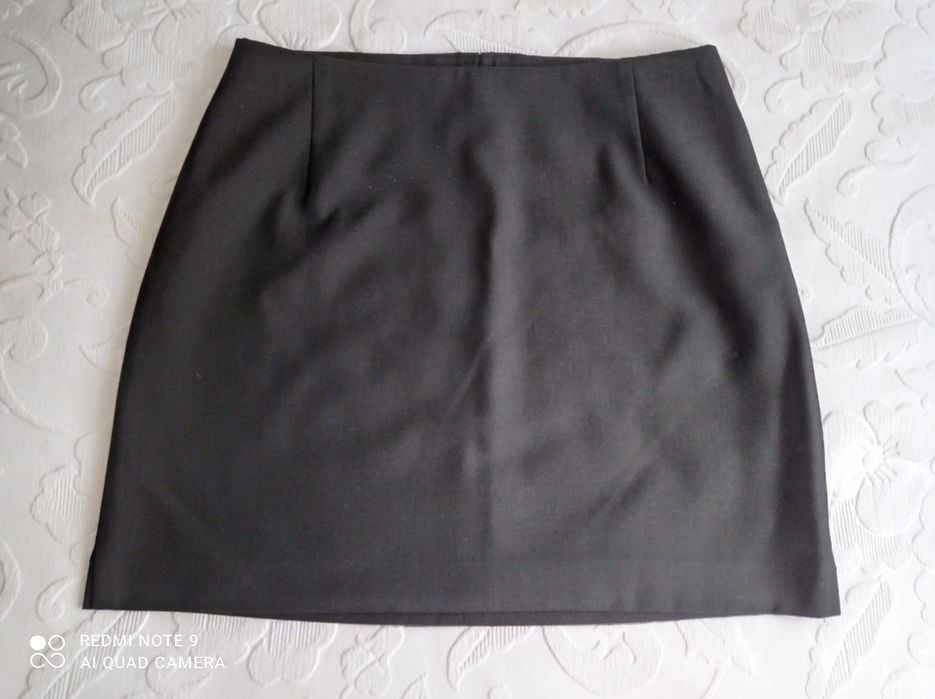 Saia tecido preta