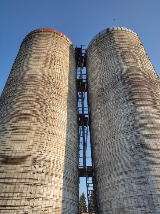 Силоси, сховище для зерна на 4000 тонн.