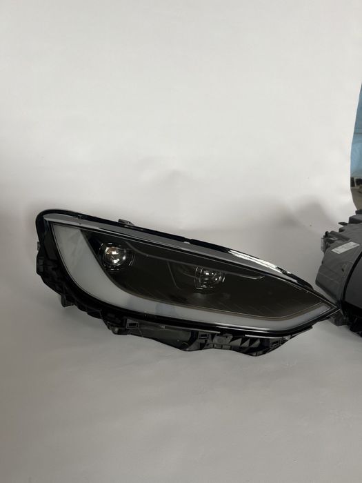 Tesla Model X фари- рест/до рест