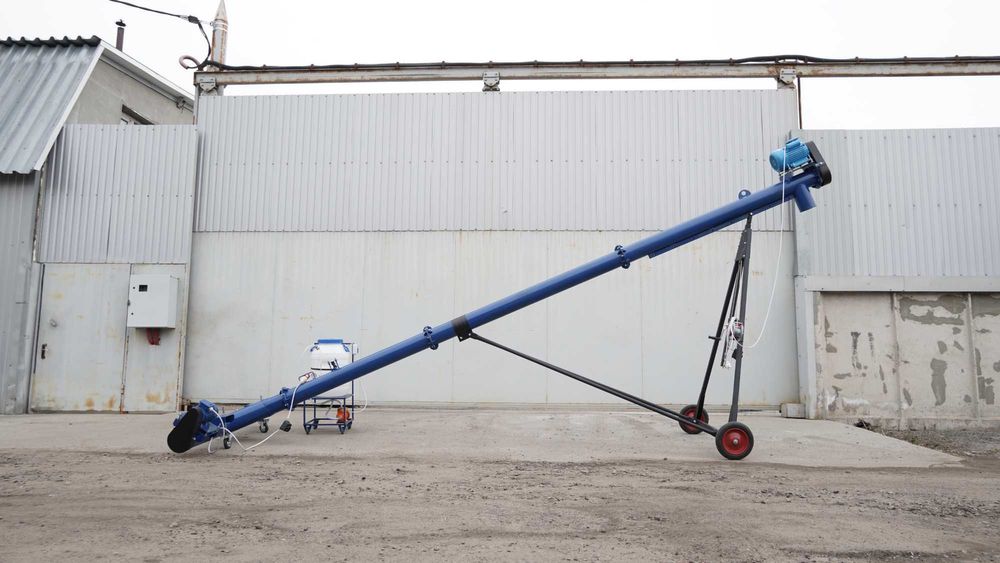 Транспортер зерна. Зернопогрузчик. Навантажувач шнековий, протруйник