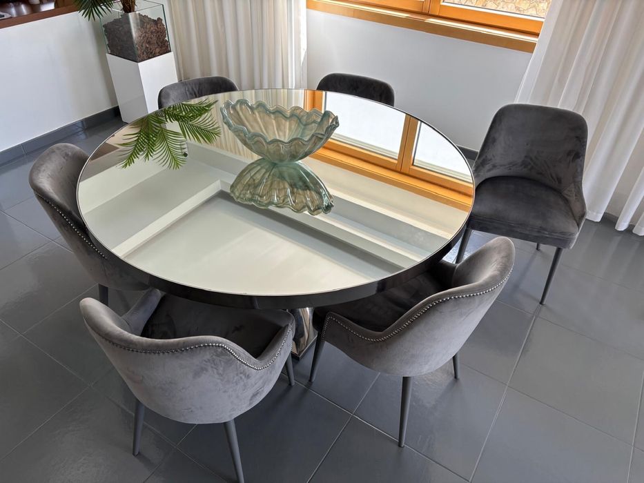 Mesa de jantar com cadeiras